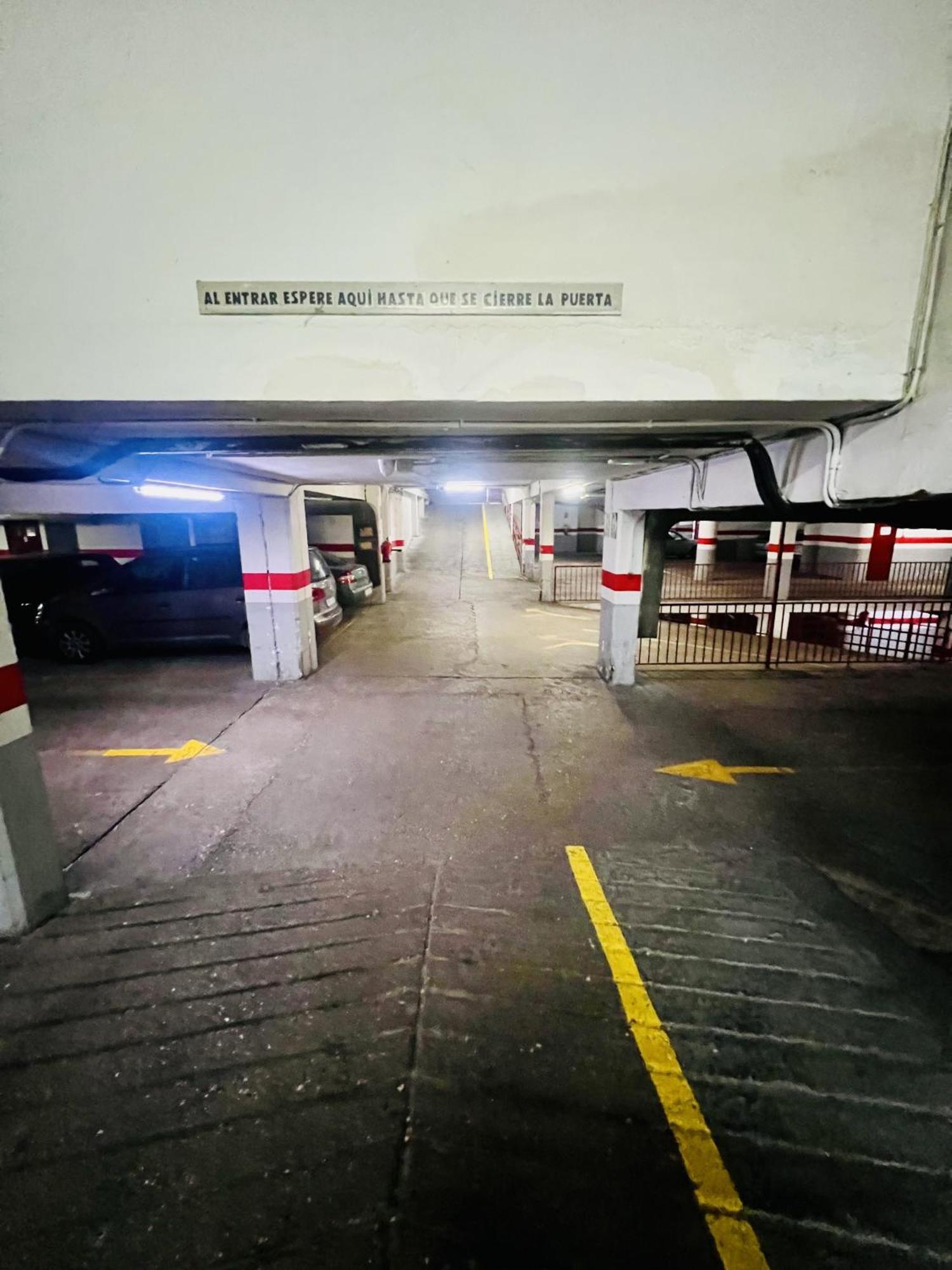 A Orillas Del Pilar Con Parking Zaragoza Eksteriør billede